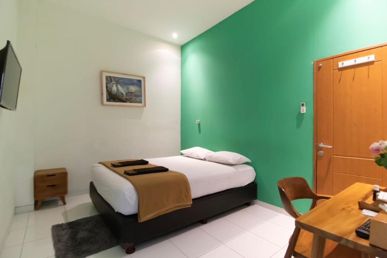The Cabin Tugu Hostel Yogyakarta Exterior photo
